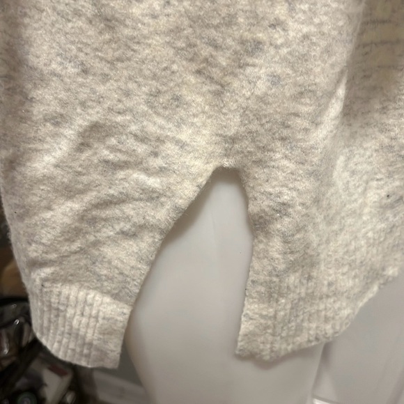 Athleta women’s transit merino wool blend turt sweater size Medium - Picture 7 of 9